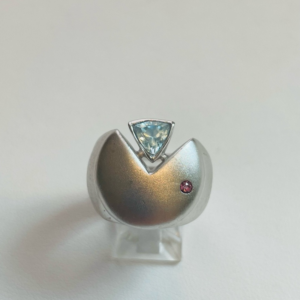 🔹fun ring w/blue & pink stones